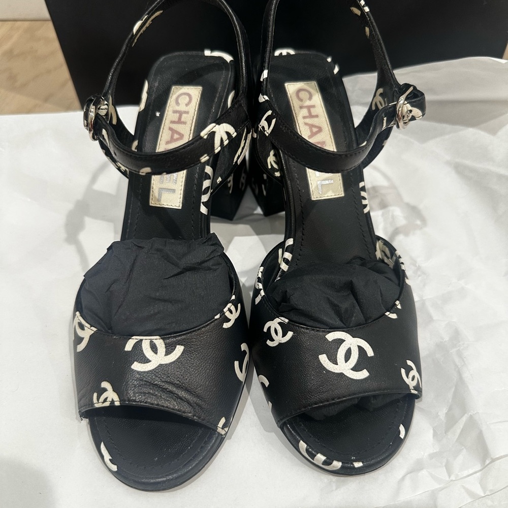 CHANEL Crazy CC Black and White Logo Heels Size 35 - Picture 5 of 15
